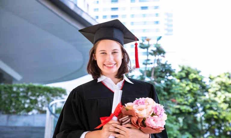 4 Graduation Flower Timing Mistakes to Avoid on the Day