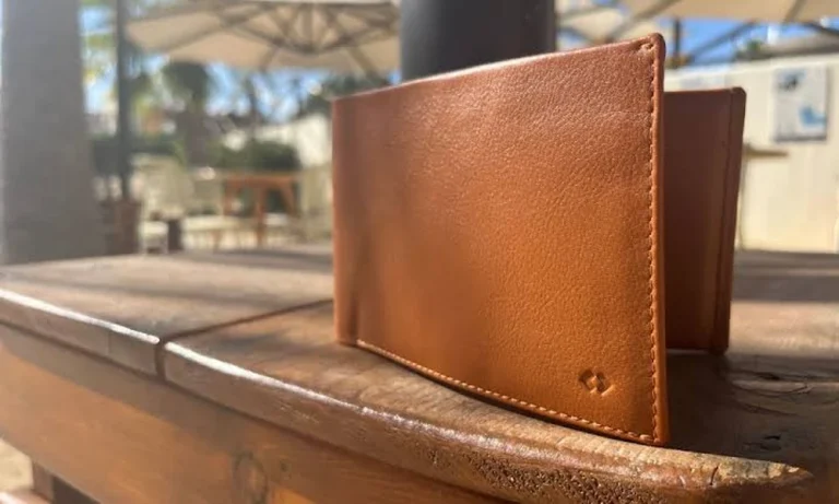 The Best Features To Look For In A Travel Wallet